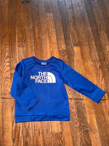 Sweat the north face  18 mois