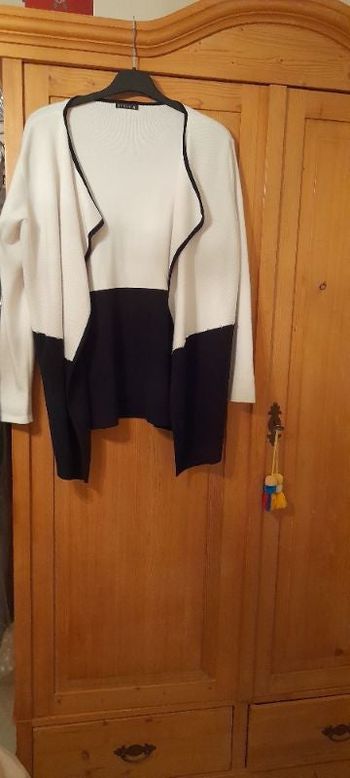 Veste en laine noir et blanc