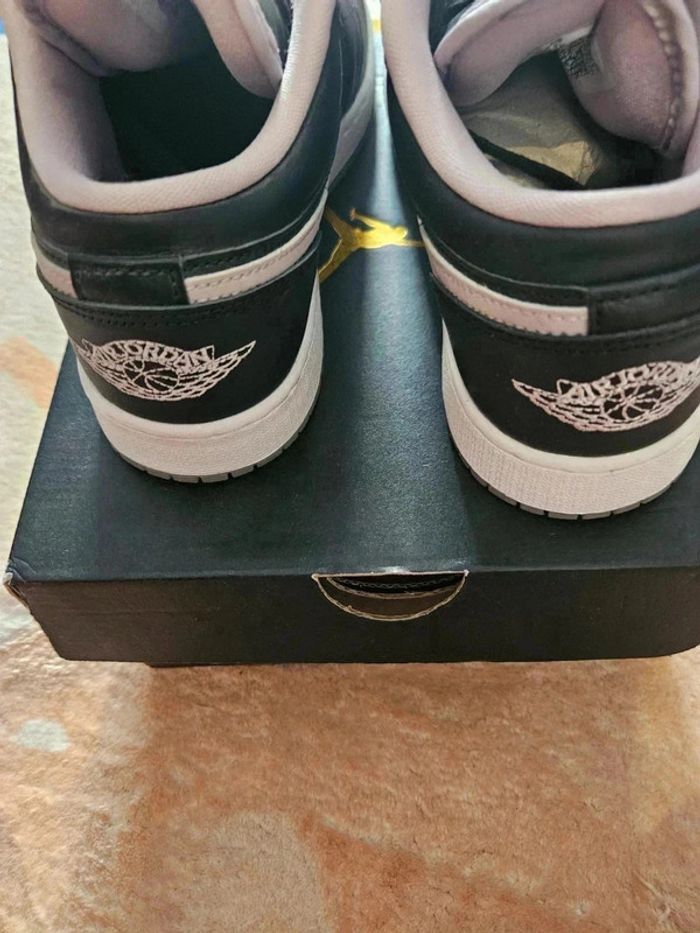 Air Jordan 1 low lila et noir Taille 38 - photo numéro 3