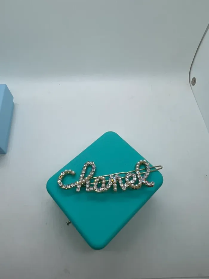 Barrette à cheveux dorée strass brillant - photo numéro 2