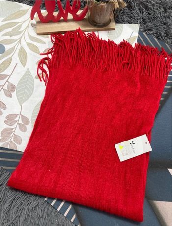 Écharpe rouge : Yves Enzo