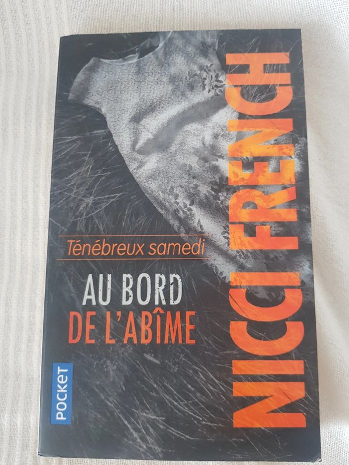 Au bord de l abîme de Nicci french