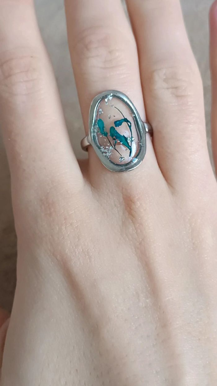 Superbe bague argenté et fleurs bleues - photo numéro 2