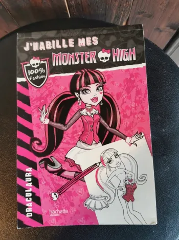 Carnet : J'habille mes Monster High.