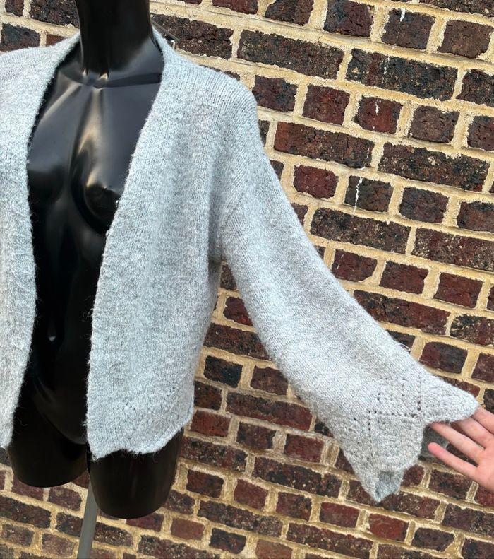 Gilet en maille grise ajourée à sequins – Miss One – Taille unique ✨🩶 - photo numéro 2