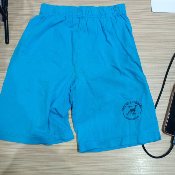 Short bleu
