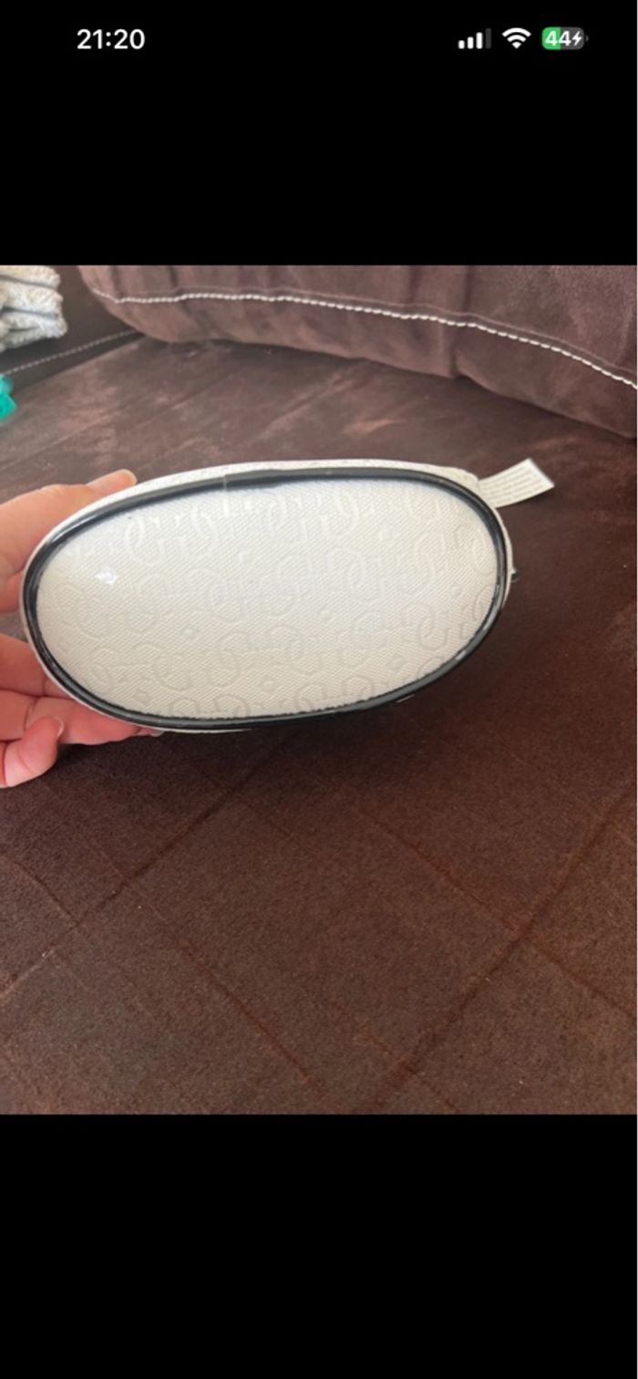 Trousse de maquillage Guess - photo numéro 2