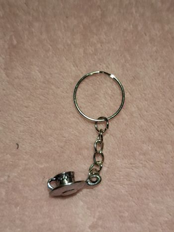 Porte clé tasse Alice aux pays des merveilles