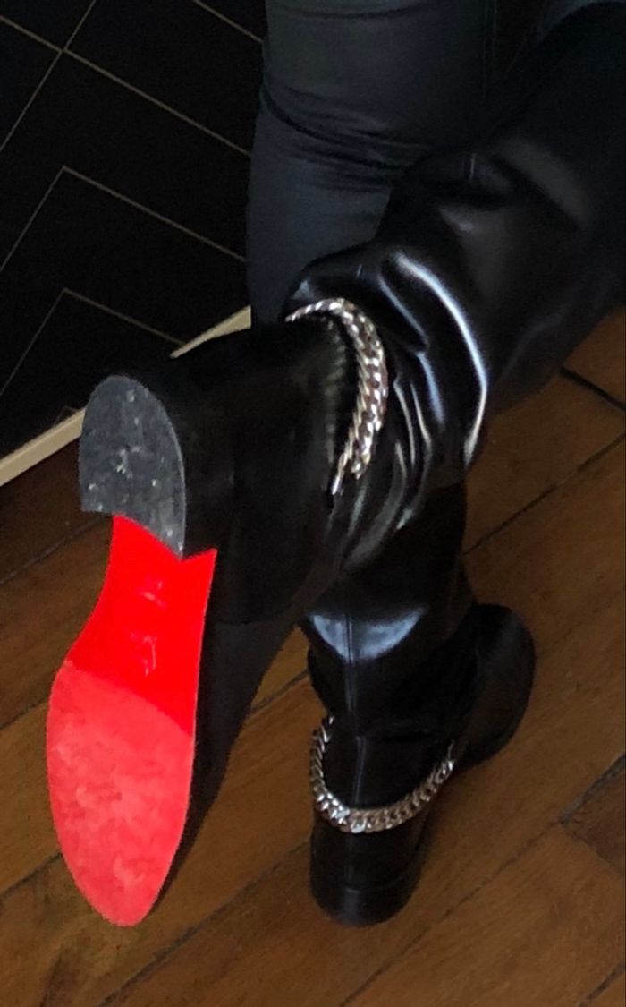 Très belles bottes Louboutin - photo numéro 2