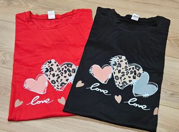 Lot 2 T-shirts avec motifs coeurs colorés - Taille 3XL