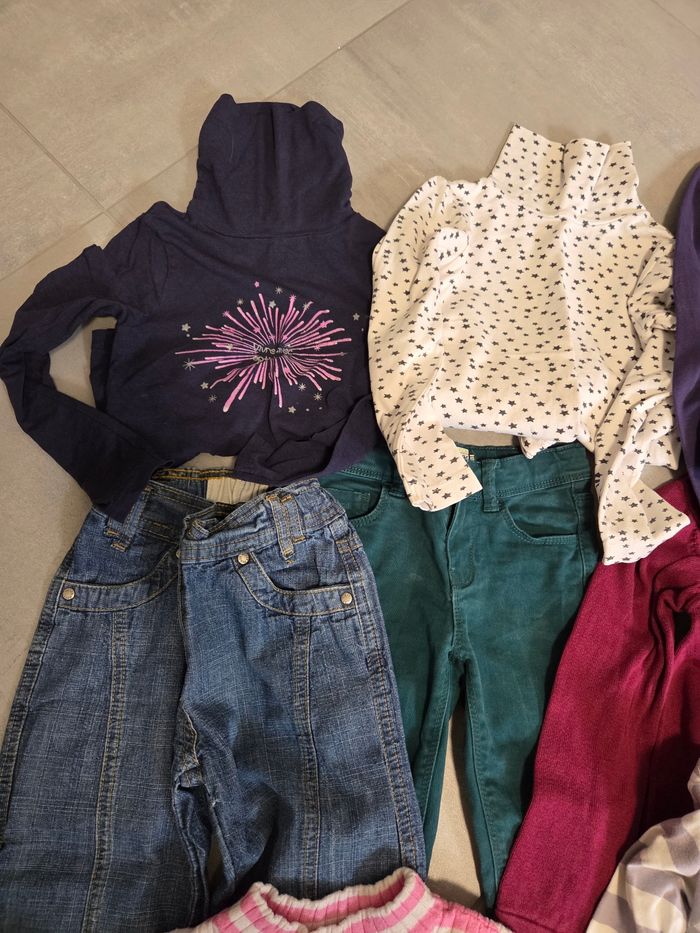 Lot de vêtements fille 5  ans - photo numéro 2
