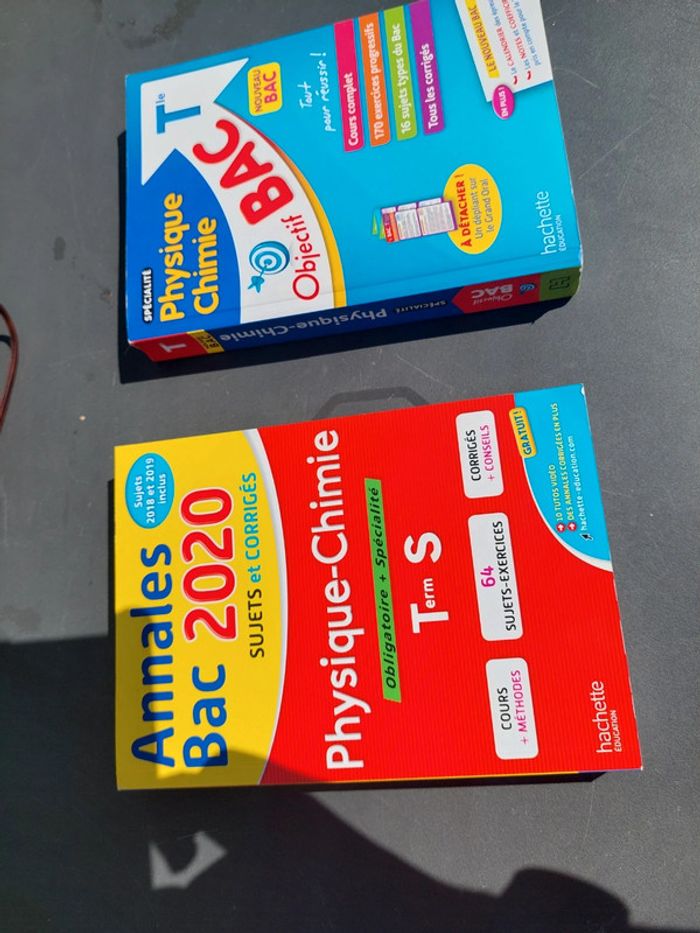 Lot de 2 livres lycee terminale physique chimie