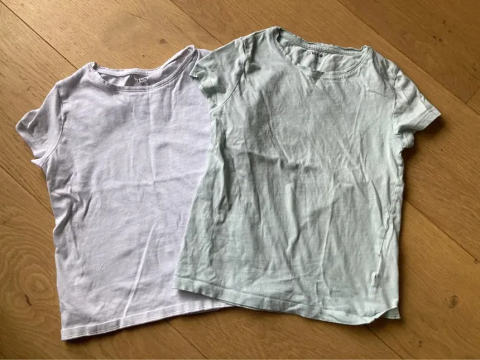 Salopette short + 2 tshirts 7 ans - photo numéro 3