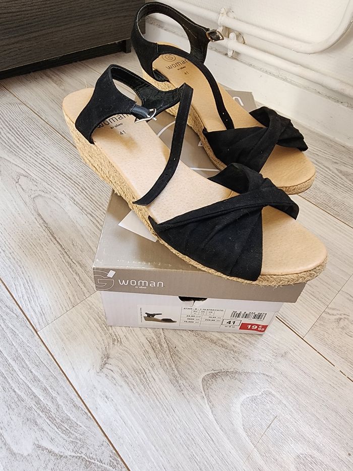 Sandales noires à talons compensées pointure 41 - photo numéro 2