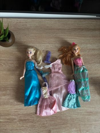 Lot poupée Elsa qui parle avec lumière et Anna reine des neiges