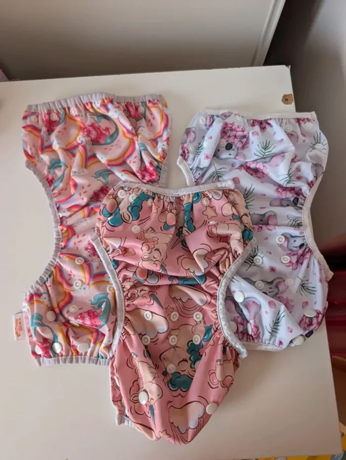 Couche de bain bébé fille