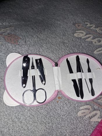 Kit de manucure hello kitty neuf