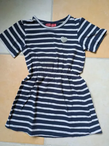 Robe 5 ans bon état tissaia