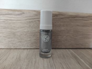 Vernis à ongles Yves Rocher  argenté