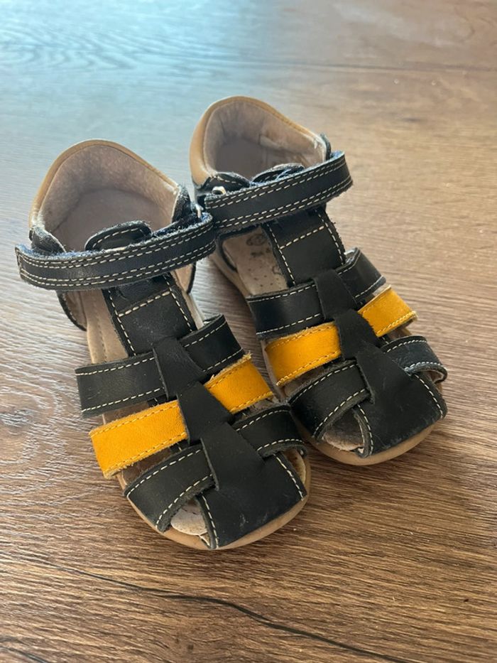 Paire de nu pieds garçon 23