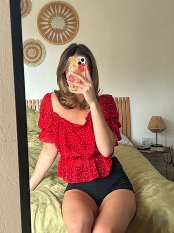 Top rouge fleuri – Taille S (EU 36)