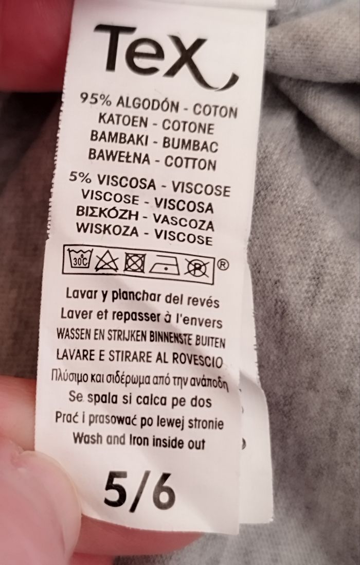 Tee shirt 5 -6 ans - photo numéro 8