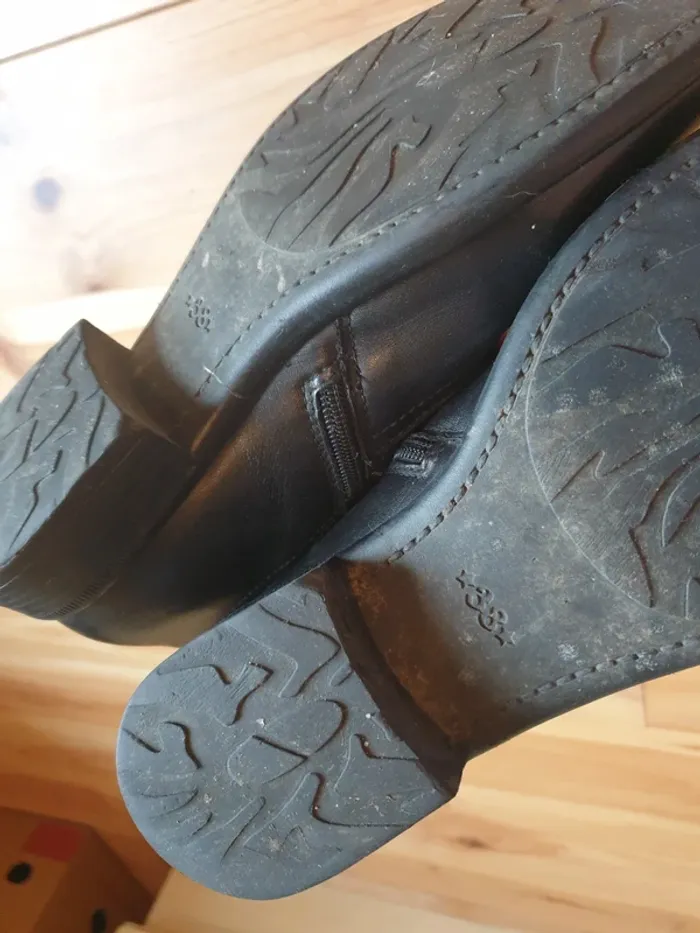 Bottes en cuir noires André pointure 38 - photo numéro 4