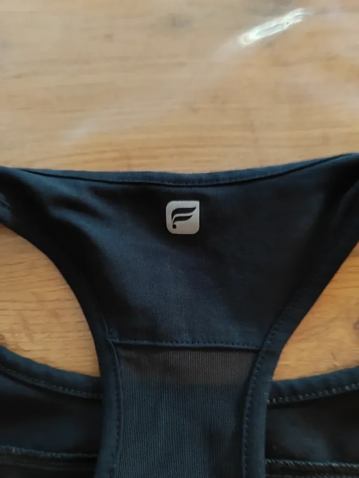 Top Fabletics Sport S Noir - Impeccable ! À saisir ! - photo numéro 5