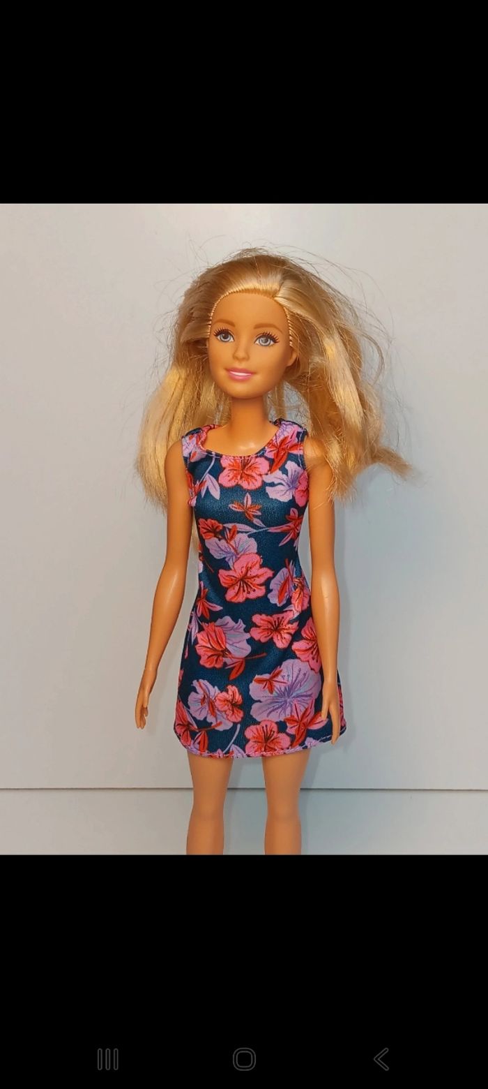 Poupée mattel barbie Zach Dollhouse (Année du moule corp 2015 tête 2013)
Poupée et ensemble compris