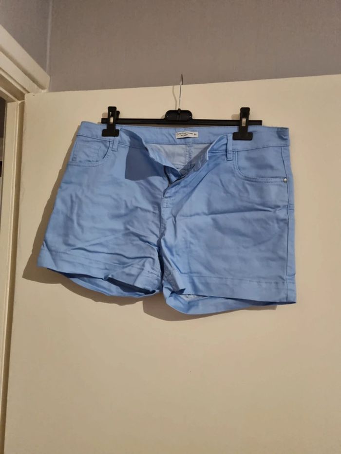 Short bleu