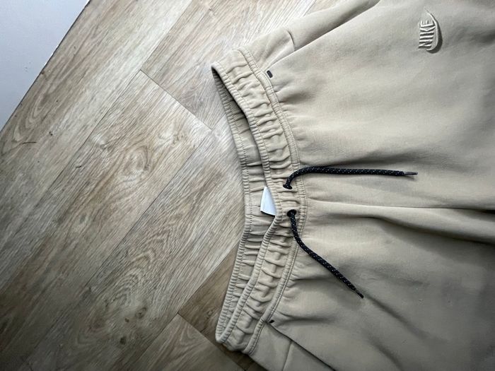 Jogging Bas Nike tech beige crème - photo numéro 4