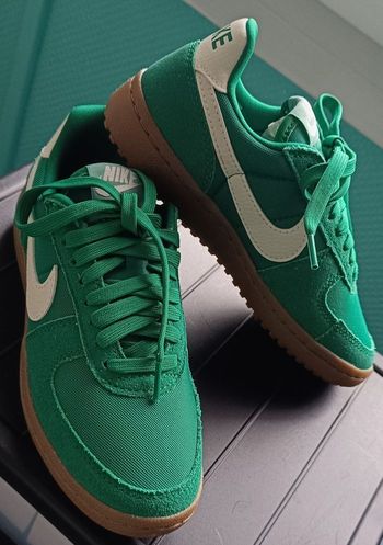 Nike field général verte et blanc 35,5