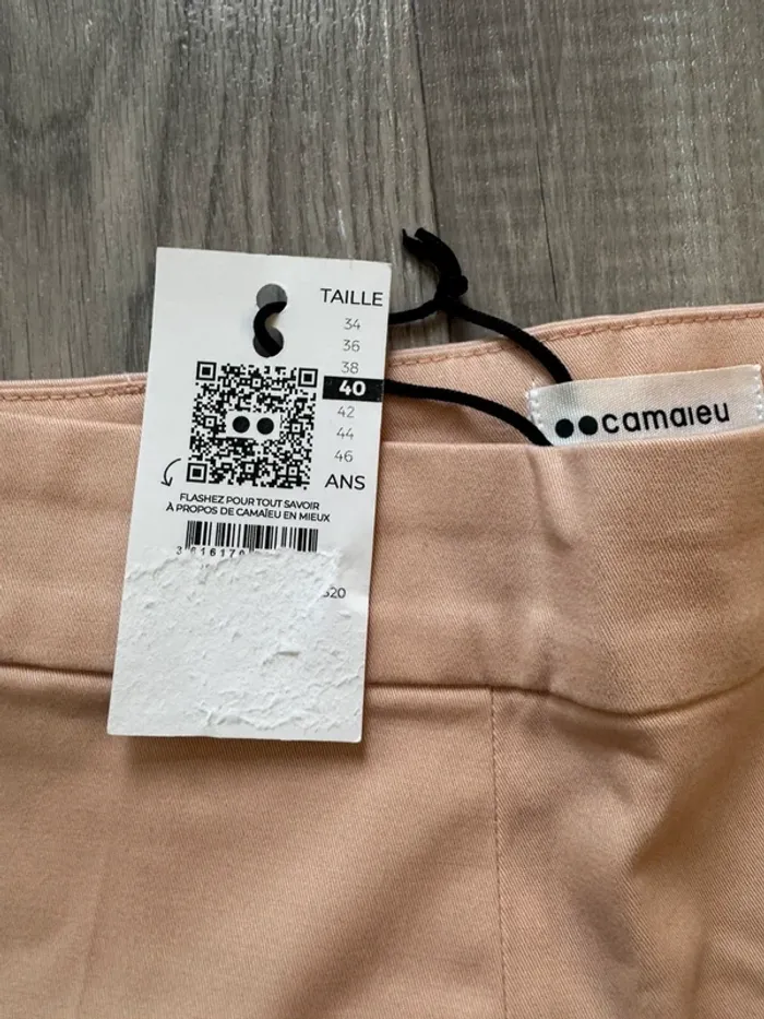 Short neuf avec étiquette - photo numéro 3
