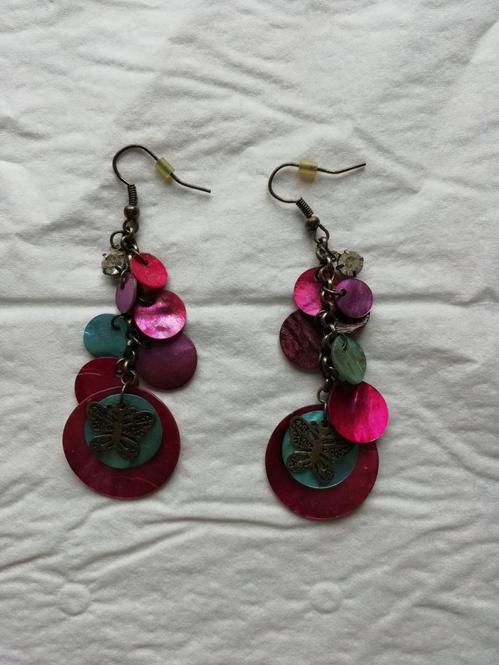 Boucles d'oreilles avec papillon