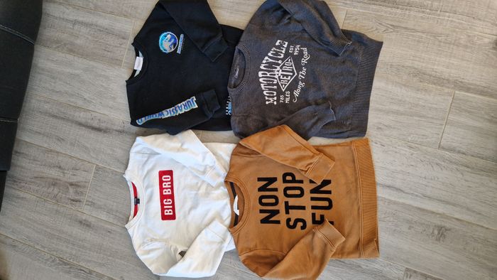 Lot de 4 pulls garçon, taille 5 ans