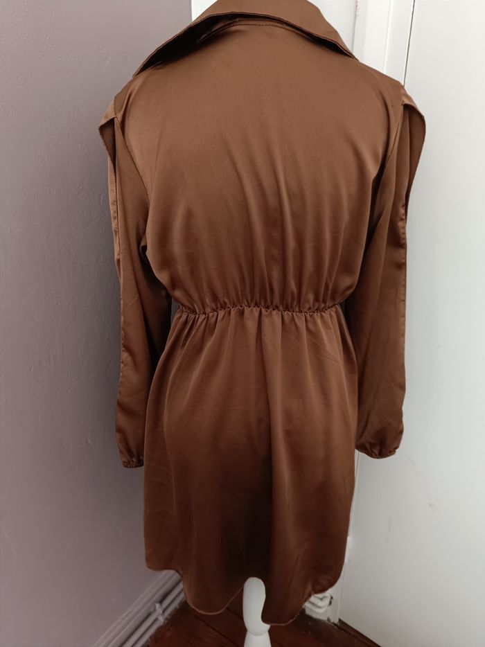 Robe en Satin Brun - Élégance et sophistication - photo numéro 3