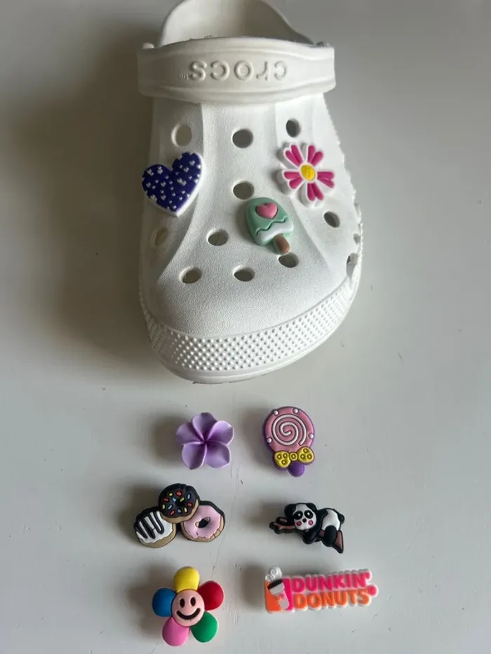 Lot de 9 charms / déco crocs