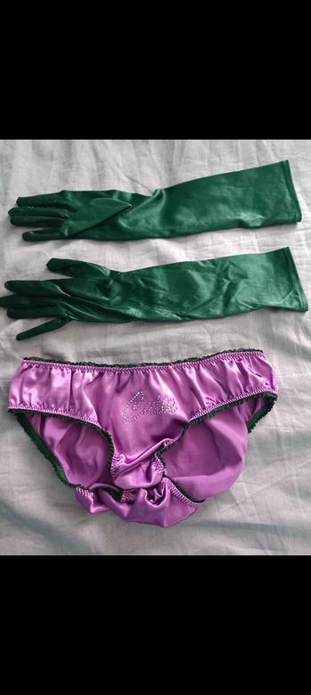 Culotte Cutie et noeuds rouge + gants noirs