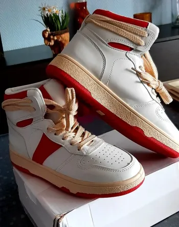 Baskets montantes blanche et rouge