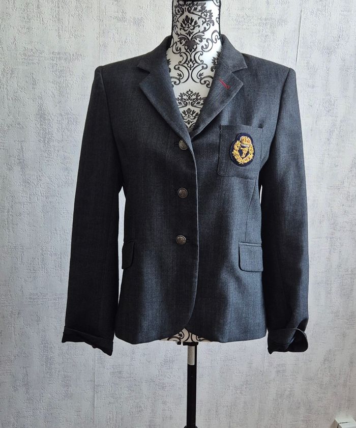 Blazer gris foncé avec écusson TARA Jarmon taille 40 style uniforme college