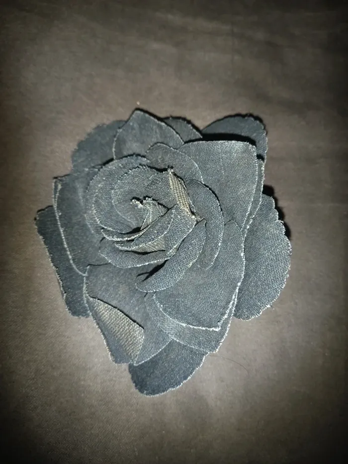 Broche fleur jeans denin
