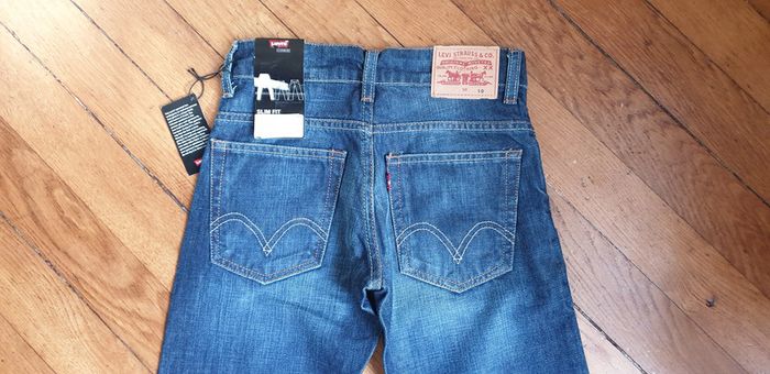 NEUF jean Levi's Strauss bleu taille 10 ans. Avec étiquette - photo numéro 8