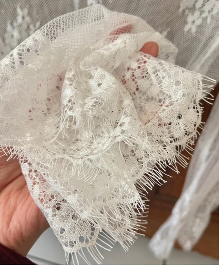 Blouse en dentelle col montant manches longues - photo numéro 6