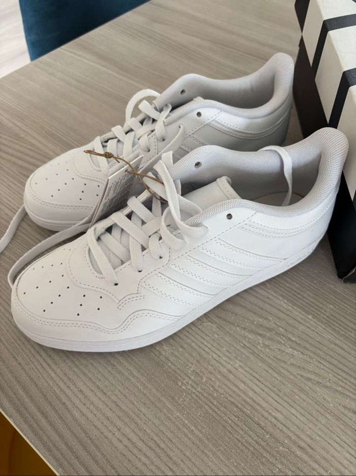 Baskets adidas neuve taille 40 - photo numéro 3