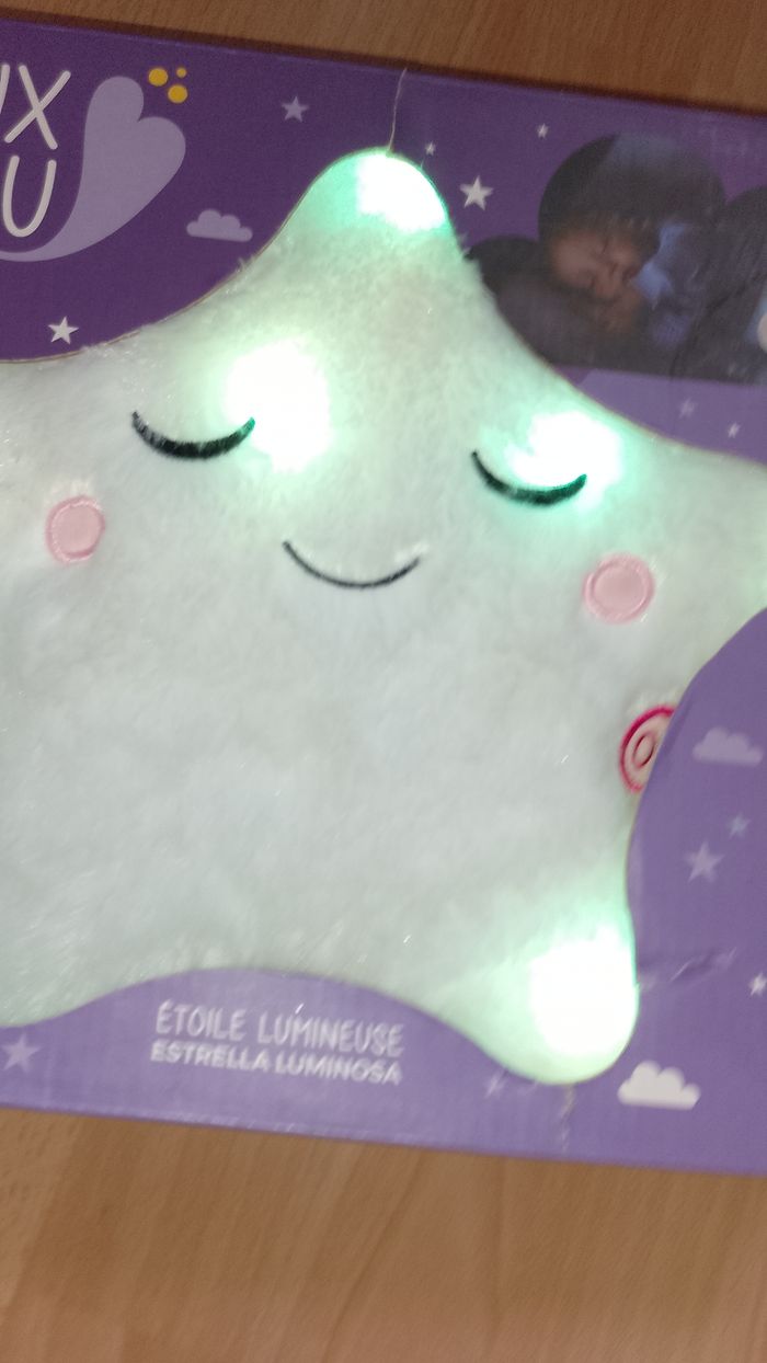 Coussin étoiles lumineuse neuf - photo numéro 2