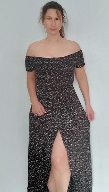 Belle robe longue féminine épaules nues
