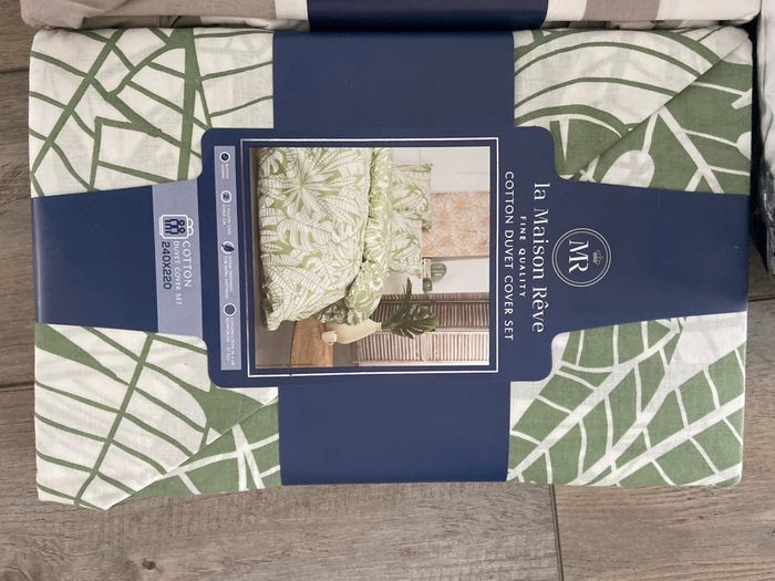 Lot de literie Daniel hechter neuf (1 couette 220/240 chaude 500gr/m2.2 oreillers Daniel hechter 60/60 neuf et 2 parures 220/240 neuf 100% coton) - photo numéro 6