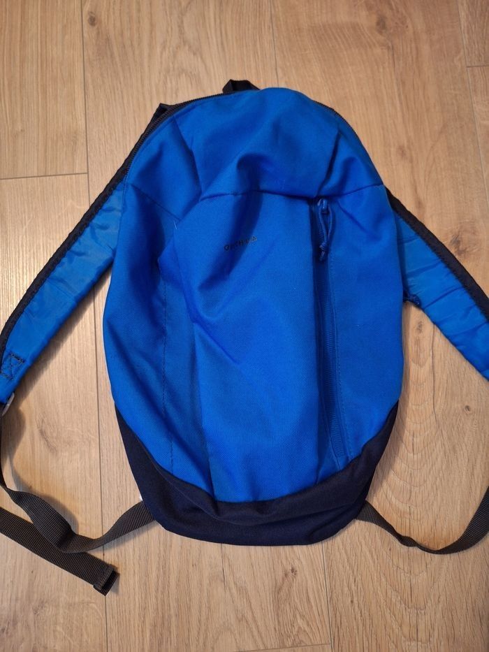 Sac à dos 37x20x10 petit taille excellent état bleu 2 fermetures - photo numéro 3