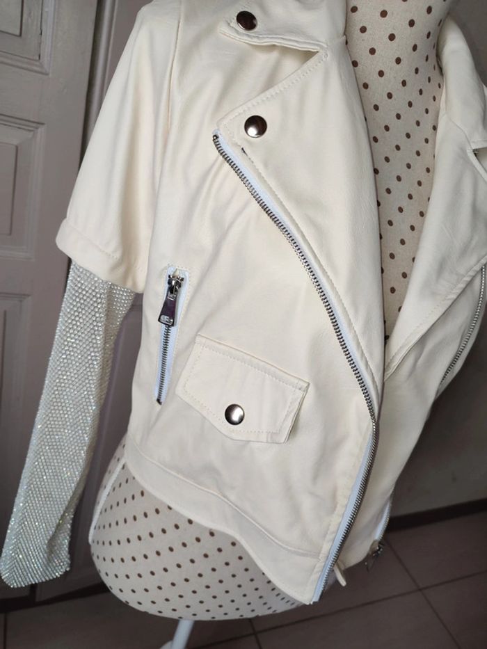 Veste simili cuir beige et strass - photo numéro 2