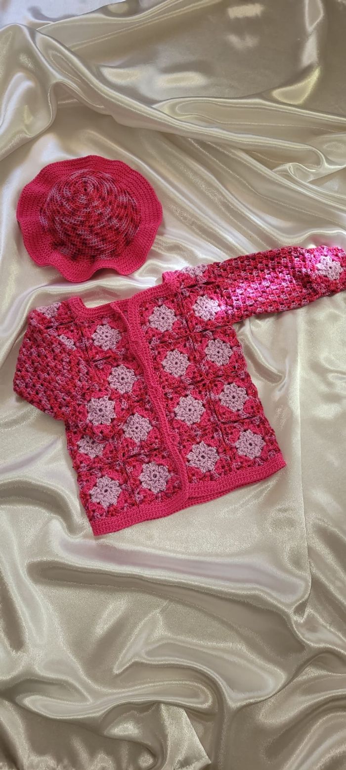 Gilet et chapeau fait main - photo numéro 2